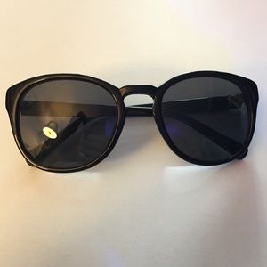 Cole Haan keyhole sunglasses
Grey lenses